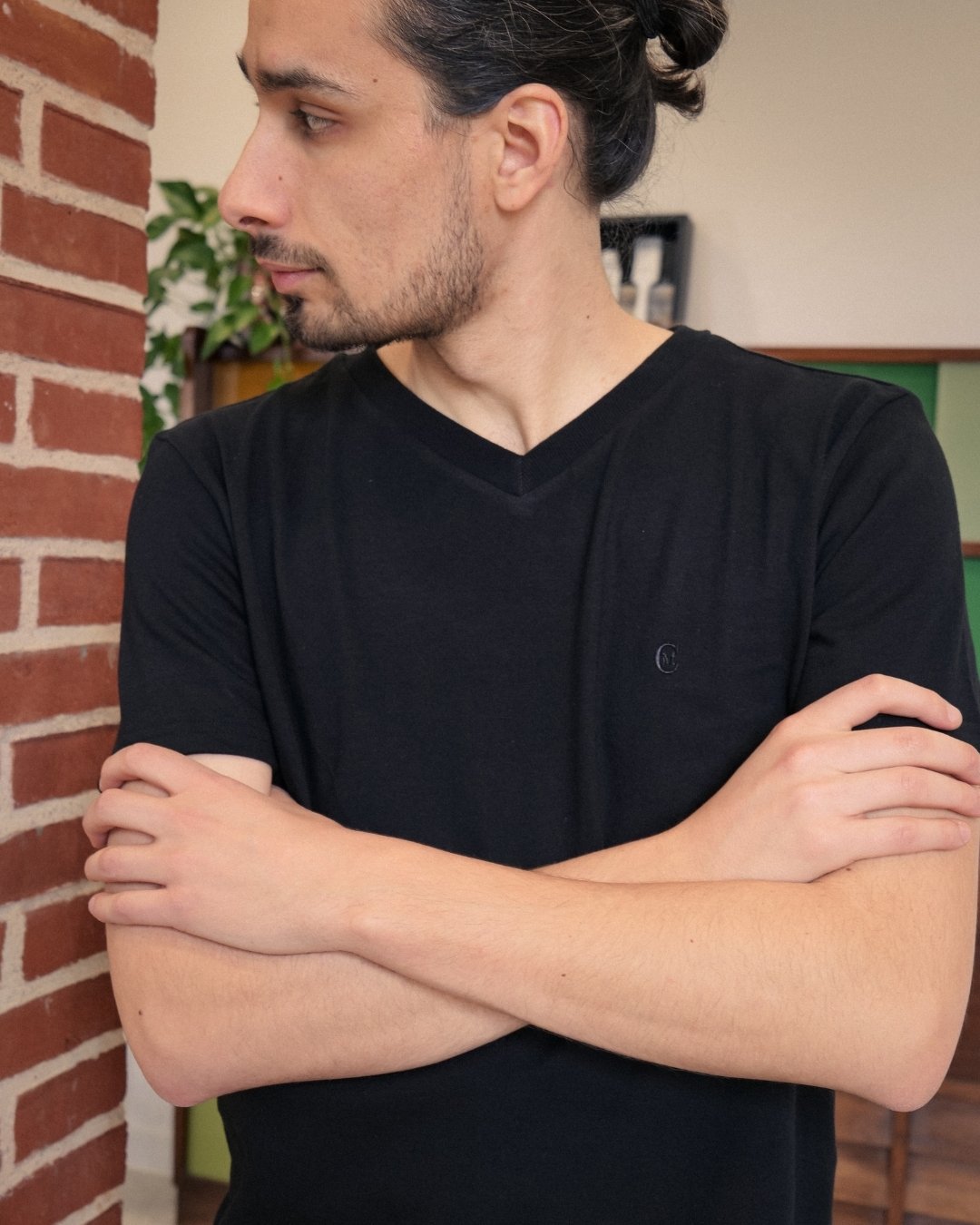 T-shirt col V noir