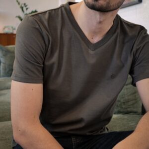 T-shirt col V kaki