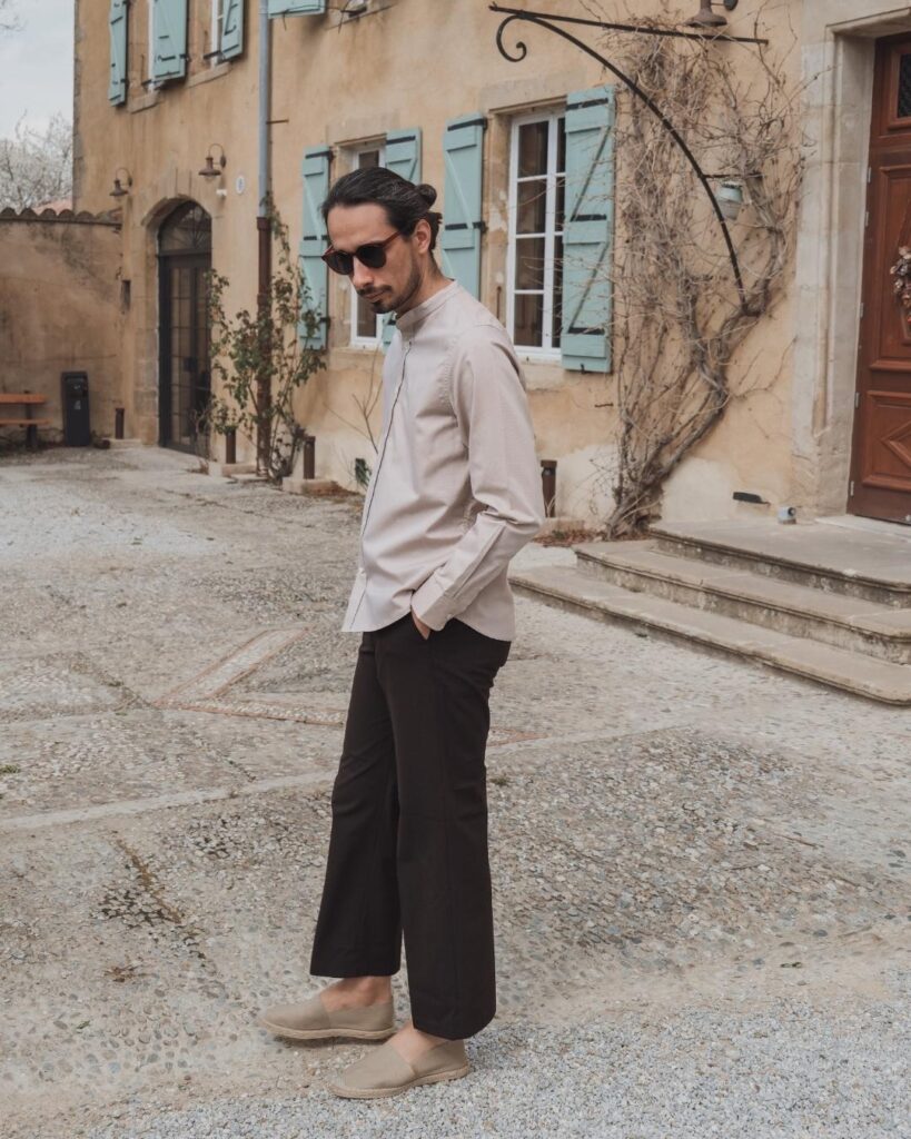 Chemise beige col officier fabriquée en France