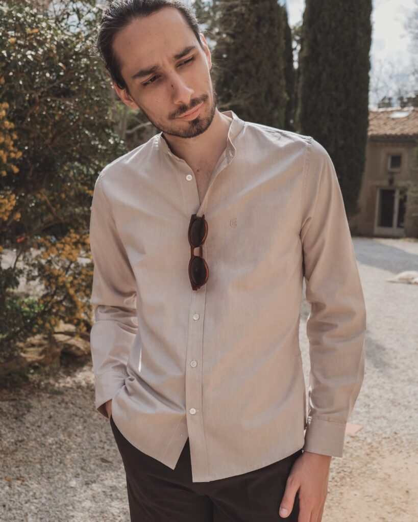 Chemise beige col officier fabriquée en France