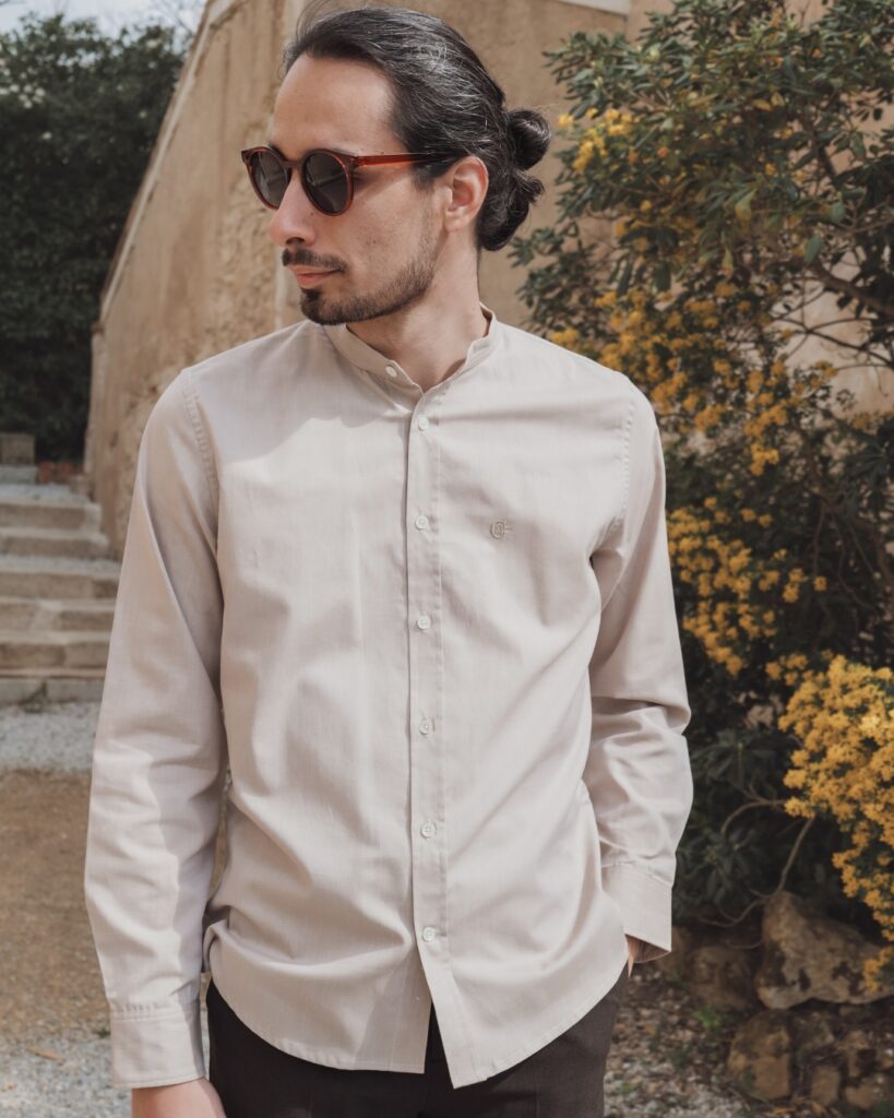 Chemise beige col officier fabriquée en France